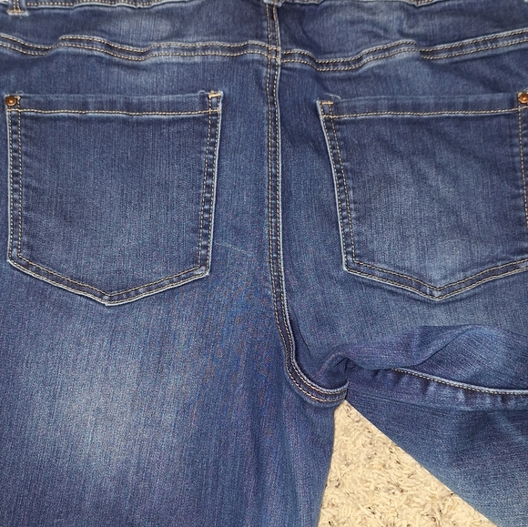 Maurices High rise skinny - Picture 3 of 4